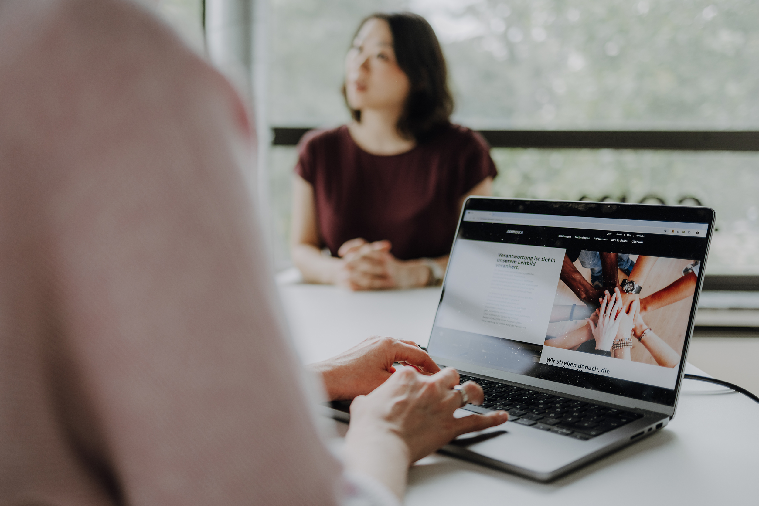 Onlinemarketing-Arbeit am Rechner