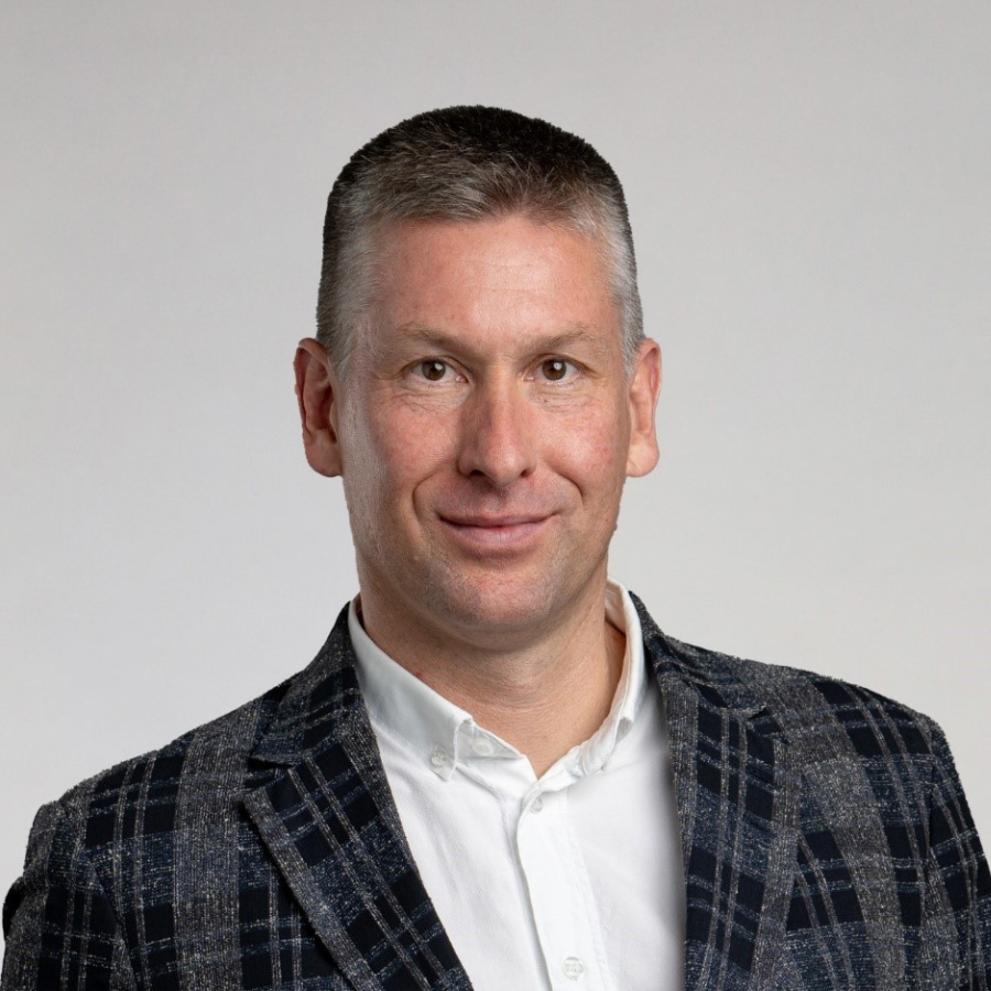 Simon Putzer, Sharedien